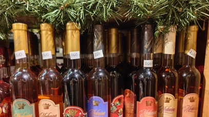 FOTO: Vánoční trhy na náměstí Míru nabízí i něco ostřejšího.