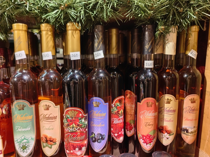 FOTO: Vánoční trhy na náměstí Míru nabízí i něco ostřejšího. – stránka 40