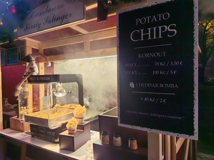 FOTO: Vánoční trhy na náměstí Míru nabízí širokou škálu různých pochutin. – stránka 19