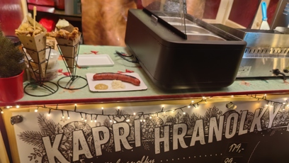 FOTO: Vánoční trhy na náměstí Míru nabízí i tradiční pochutiny.