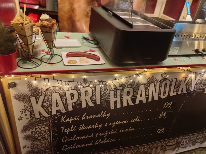 FOTO: Vánoční trhy na náměstí Míru nabízí i tradiční pochutiny. – stránka 35