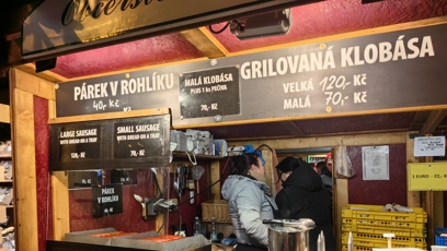 FOTO: Vánoční trhy na náměstí Míru nabízí širokou škálu různých pochutin.