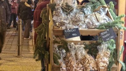 FOTO: Vánoční trhy na náměstí Míru. Kokosky a perníčky jsou všude.