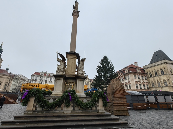 FOTO: Vánoční strom na Staroměstském náměstí. – stránka 20