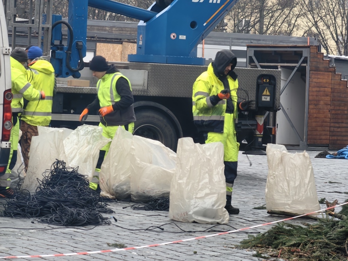 FOTO: Vánoční strom na Staroměstském náměstí. – stránka 17