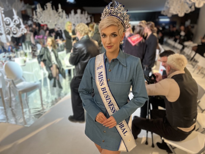 FOTO: Jana Marvanová se pochlubila šerpou a korunkou. – stránka 6