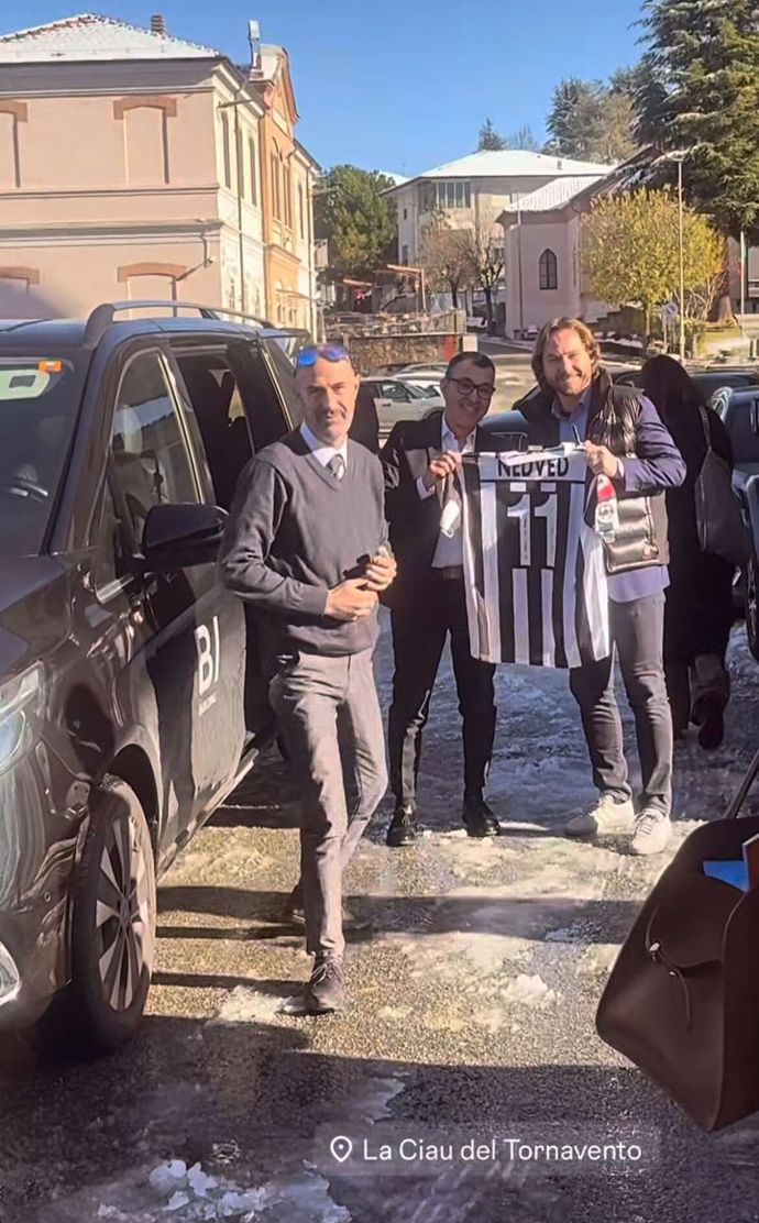 FOTO: Pavel Nedvěd se fotil s fanoušky. – stránka 1