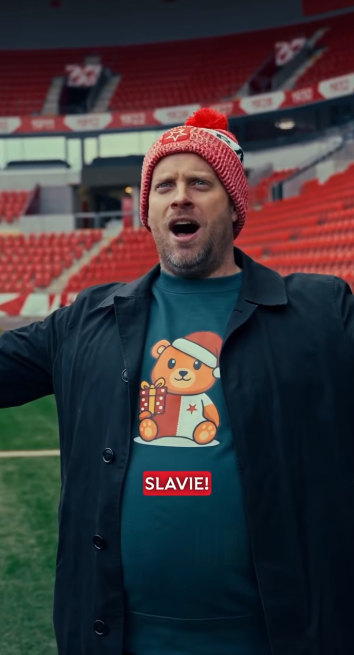 FOTO: Jakub Prachař nazpíval hymnu pro SK Slavia. – stránka 5