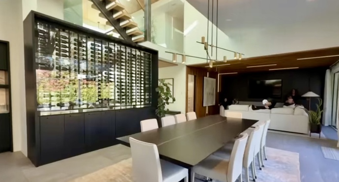 FOTO: Dům má čtyři patra. – stránka 5