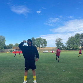 Nikolas miloval fotbal.