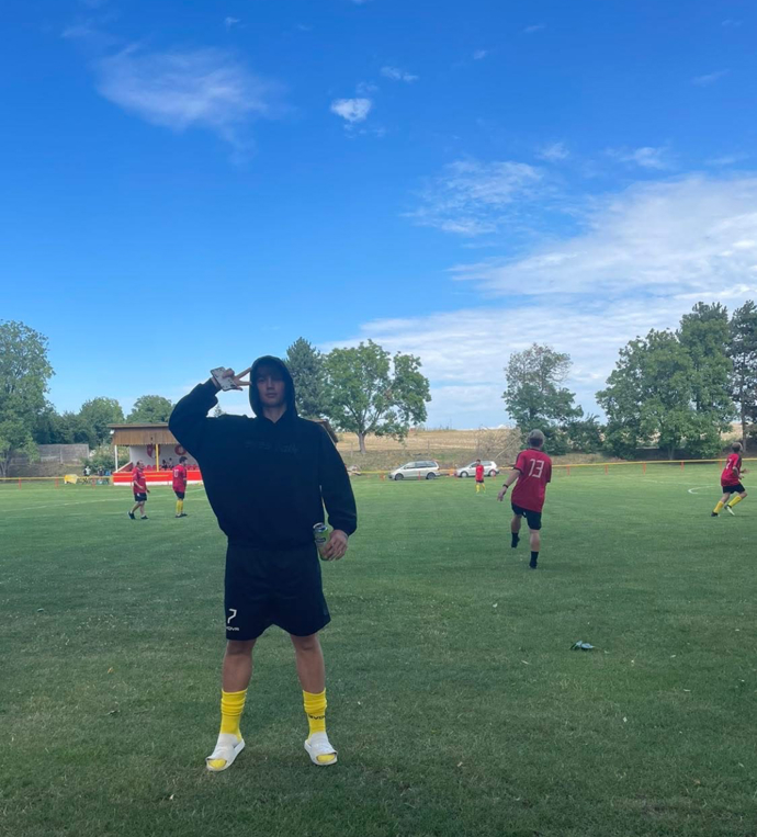 FOTO: Nikolas miloval fotbal. – stránka 1