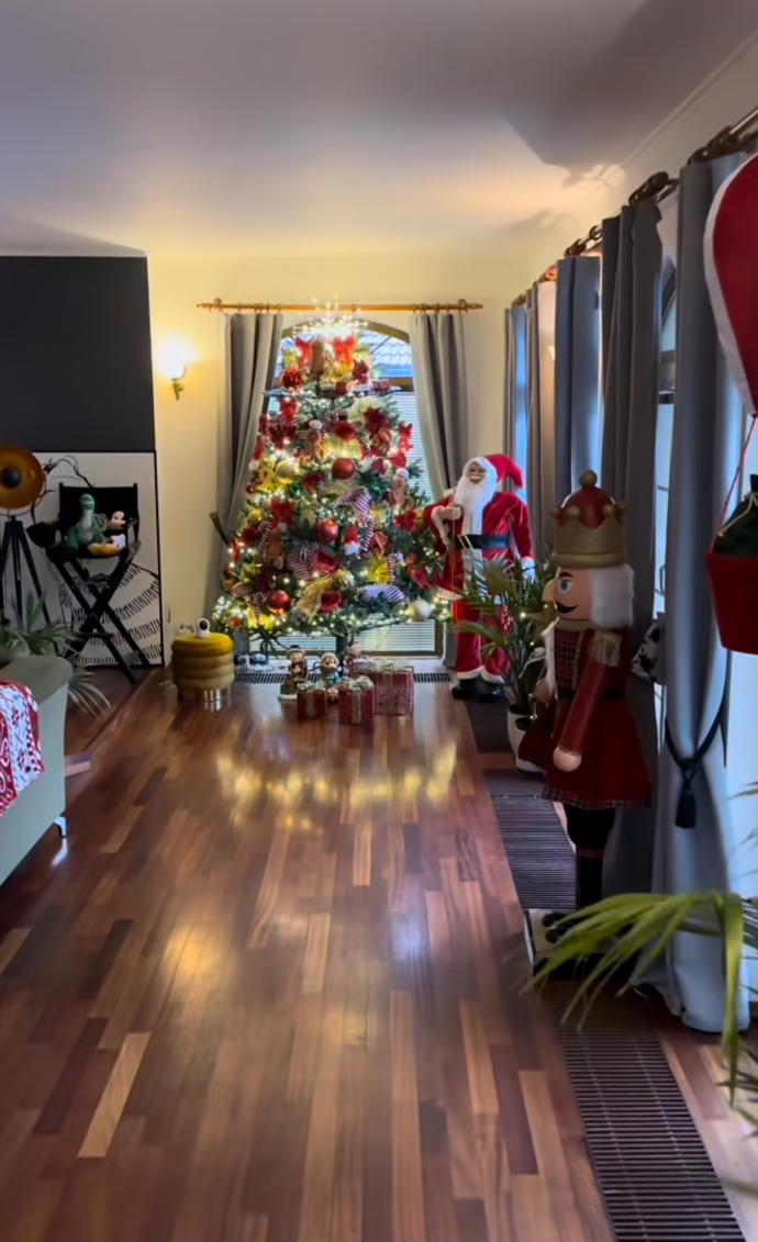 FOTO: Jan Bendig zdobil interiér domu. – stránka 10