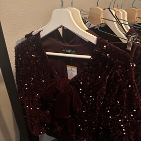 Nechybí ani trendy vínové odstíny.