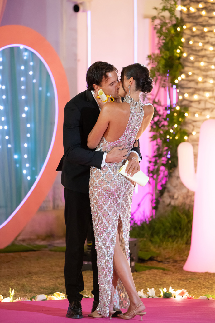 FOTO: Honzi s Páťou vypadají velmi zamilovaně. – stránka 94