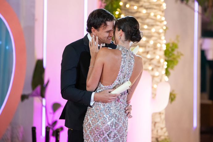 FOTO: Honzi je s Páťou šťastný. – stránka 92