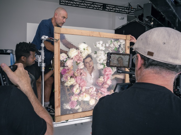 FOTO: Isabella Rossellini během focení nového kalendáře Pirelli. – stránka 74