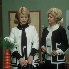 Natáčelo se v Praze... (na snímku Iva Janžurová a Alena Vránová)