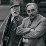 Film Já už budu hodný, dědečku vypráví o stárnoucím herci Theodorovi Bergnerovi, který je navenek "primadona" a v soukromí cholerik. Jednoho dne ale potká ve vlaku kouzelného dědečka (ve filmu ho představoval Ladislav Pešek).