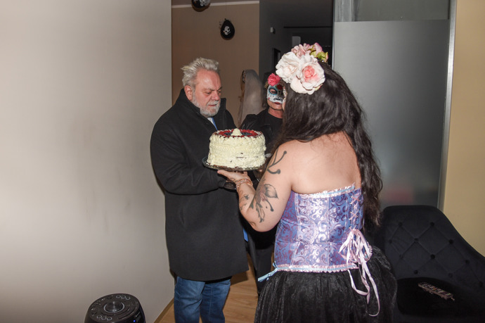 FOTO: Václav Upír Krejčí obdržel dort. – stránka 2