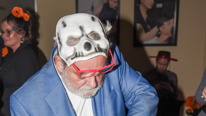 FOTO: Václav Upír Krejčí krájel obří dort.