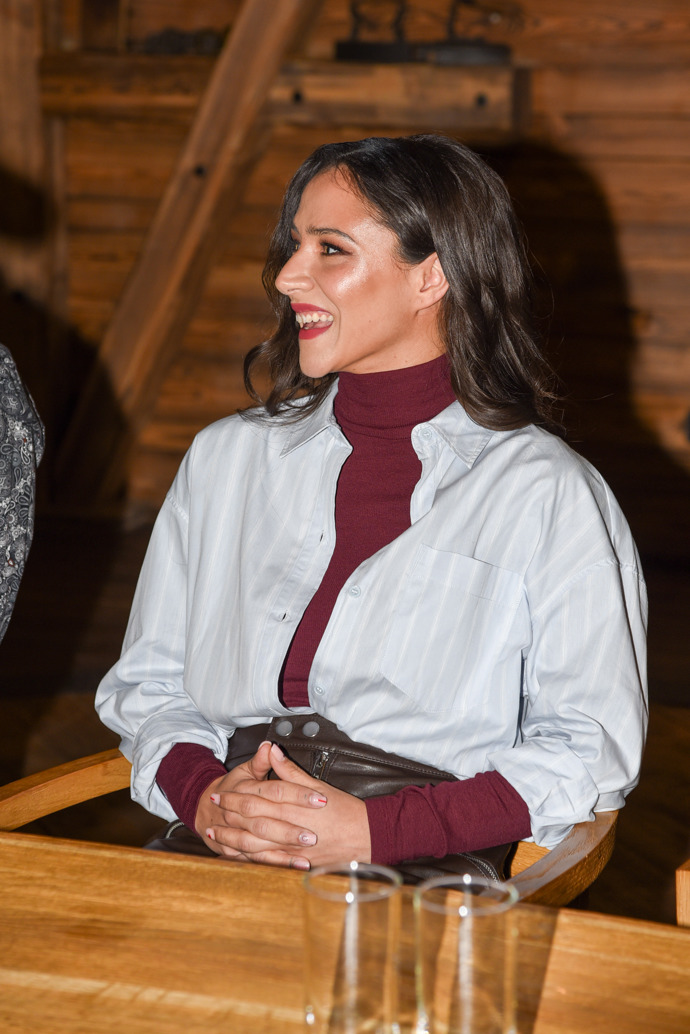 FOTO: Eva Burešová si zazpívá hity Michala Tučného. – stránka 16