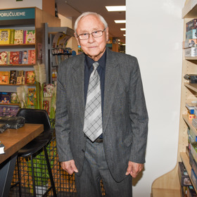 Je velmi hrdý na vnuka svého bratrance Tomáše Satoranského, který dosáhl velkých úspěchů v basketbalu.