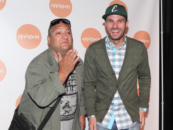 FOTO: Moderátorská dvojice Patrik Hezucký a Leoš Mareš. – stránka 71