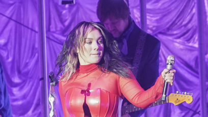 FOTO: Ewa Farna měla koncert v obchodním domě Westfield Černý most.