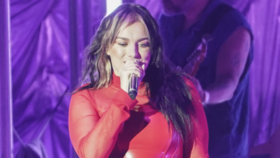 FOTO: Ewa Farna měla koncert v obchodním domě Westfield Černý most.