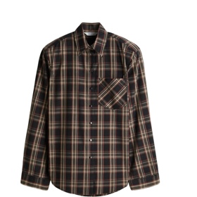 Tuto sezónu se vám bude hodit i kostkovaná košile.