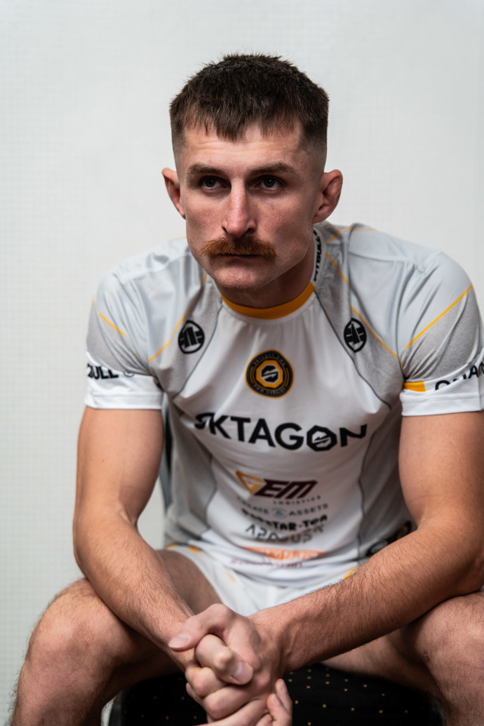 FOTO: Andrej Kalašnik před vážením. – stránka 5