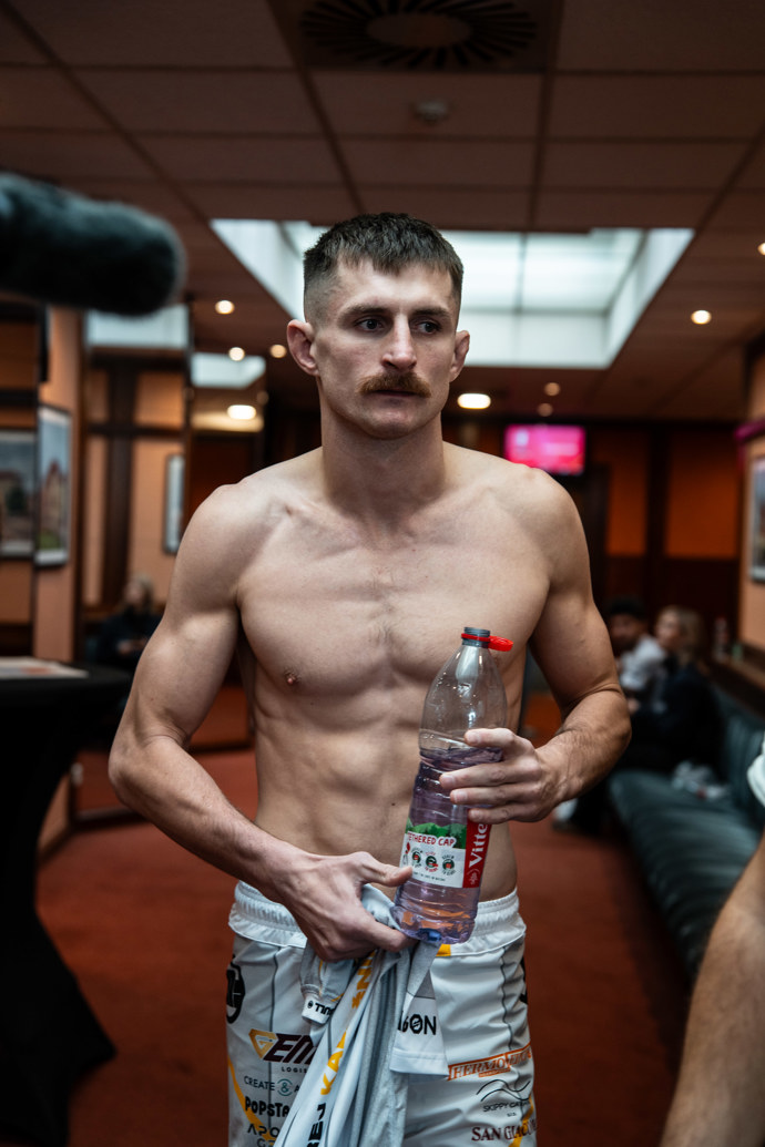 FOTO: Andrej Kalašnik do zápasu šel i tak. – stránka 2