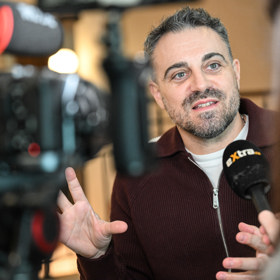 Britský spisovatel Robert Bryndza během rozhovoru pro eXtra.cz.