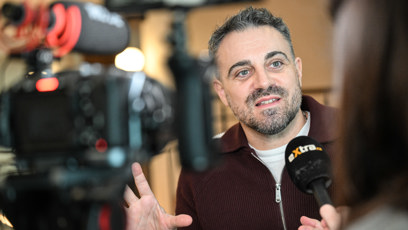 FOTO: Britský spisovatel Robert Bryndza představil v Praze svou novou knihu.