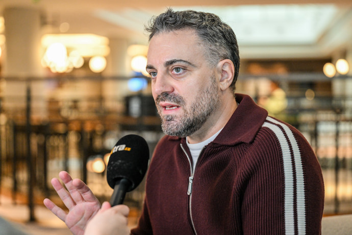 FOTO: Britský spisovatel Robert Bryndza představil v Praze svou novou knihu. – stránka 16