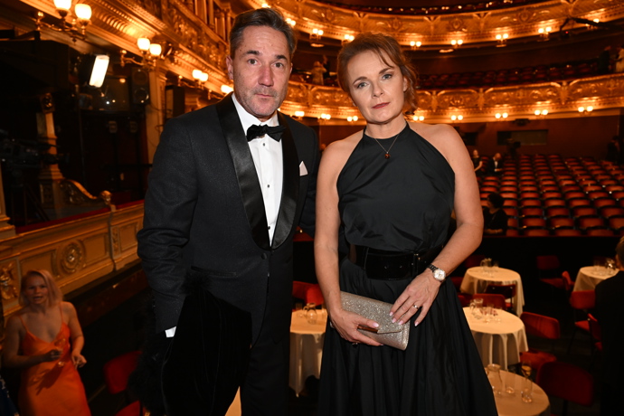 FOTO: Barbora Munzarová po boku svého muže Martina Trnavského. – stránka 13