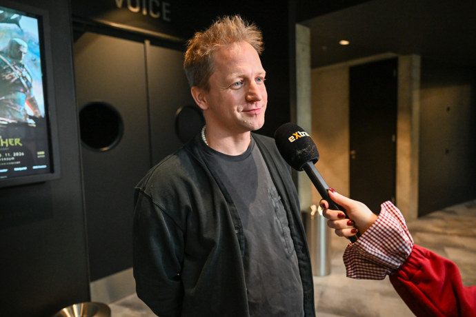 FOTO: Tomáš Klus při rozhovoru pro eXtra.cz. – stránka 12