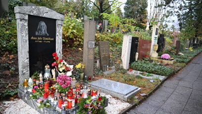 FOTO: Anička Slováčková má svůj hrobeček na Vinohradském hřbitově.