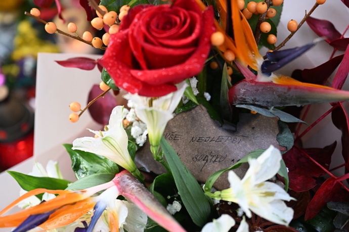 FOTO: Anička Slováčková má svůj hrobeček na Vinohradském hřbitově. – stránka 10