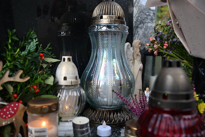 FOTO: Anička Slováčková má svůj hrobeček na Vinohradském hřbitově. – stránka 7