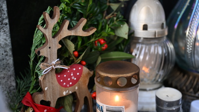 FOTO: Lidé přišli uctít památku Aničky Slováčkové na Dušičky.