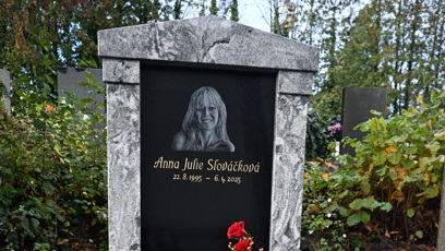 FOTO: Anička Slováčková má svůj hrobeček na Vinohradském hřbitově.