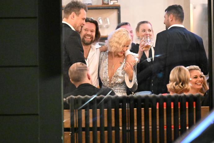 FOTO: Manželé působili jako čerstvě zamilovaní, i po letech vztahu. – stránka 22