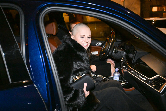 FOTO: Sympatická Laďka Něrgešová odchází z party ShowTime. – stránka 7