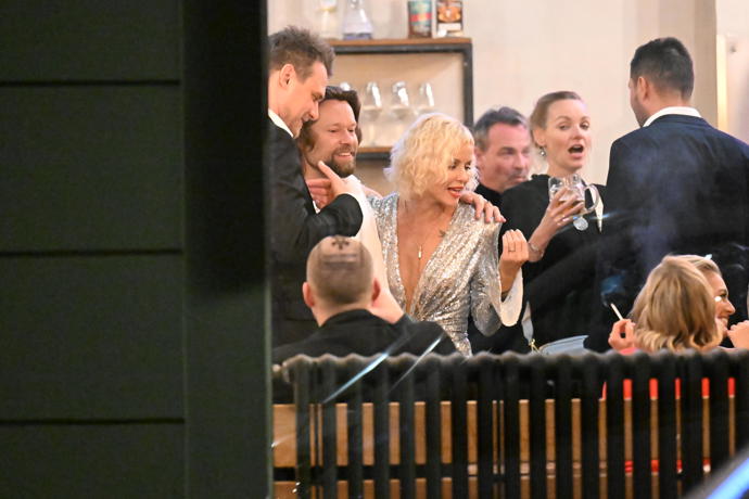 FOTO: Karin Krajčo Babinská zvolila na večírek elegantní outfit. – stránka 21