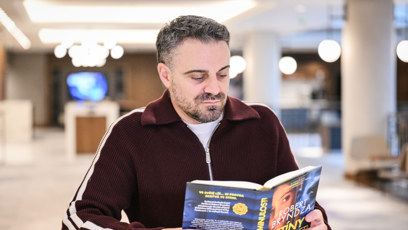 FOTO: Britský spisovatel Robert Bryndza představil v Praze svou novou knihu.