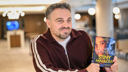 FOTO: Britský spisovatel Robert Bryndza představil v Praze svou novou knihu.