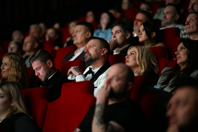 FOTO: Dojatý Tomáš Řepka v sále Slovanského domu. – stránka 19