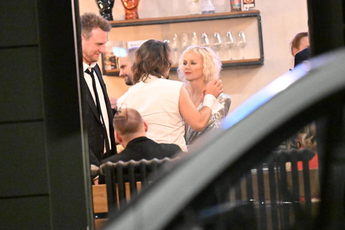 FOTO: Pár si nenechal ujít neformální část oslav. – stránka 11