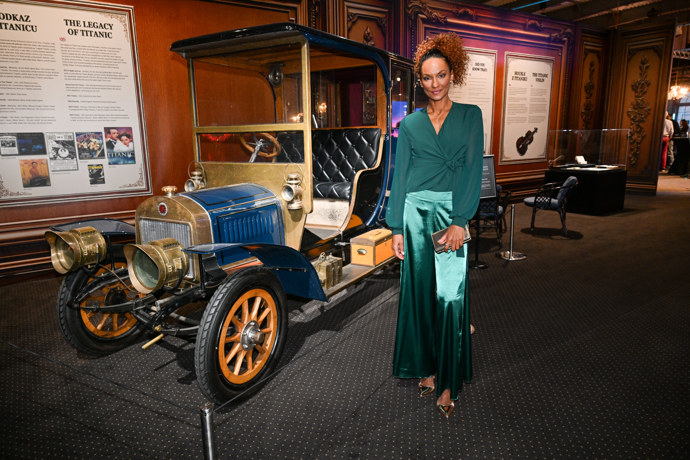 FOTO: Lejle Abbasové to moc slušelo. – stránka 58